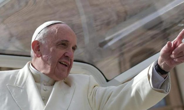 Il Papa ai salesiani: “Attenti a chi entra in seminario perché incapace di cavarsela nel mondo”