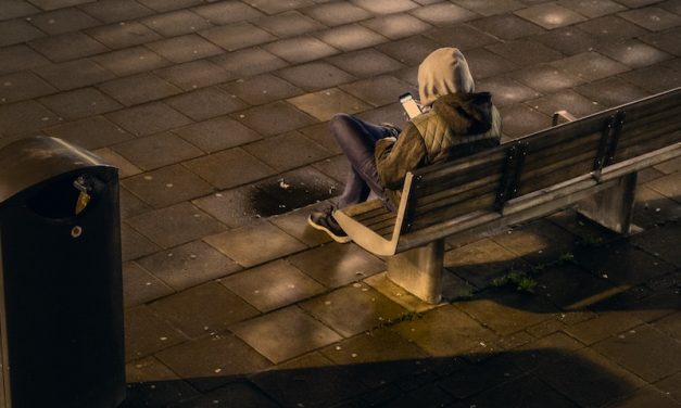 Giovani e senza amici : quando la solitudine bussa alla porta…