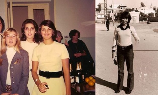 Giovani virgulti con donne che potrebbero essere le loro mamme