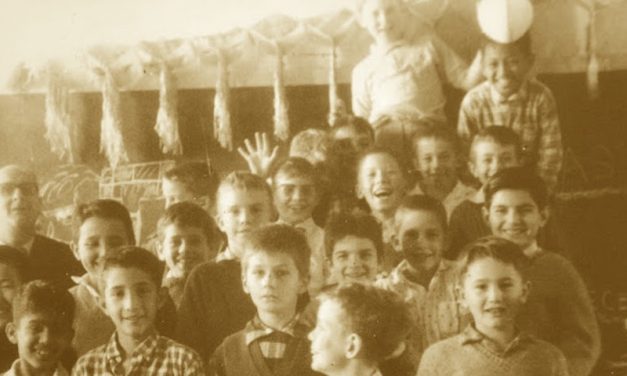 Dec 1962 Grade IV class photo – Christmas time